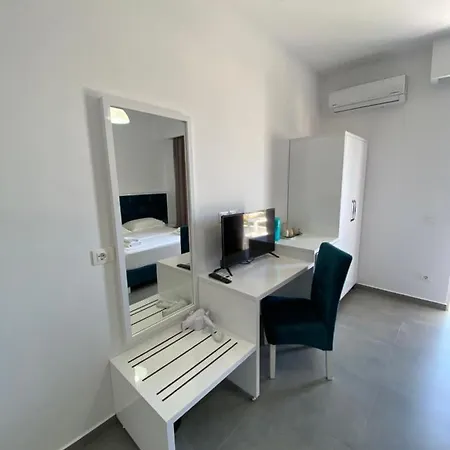 Eraldo's And Hotel Sarande